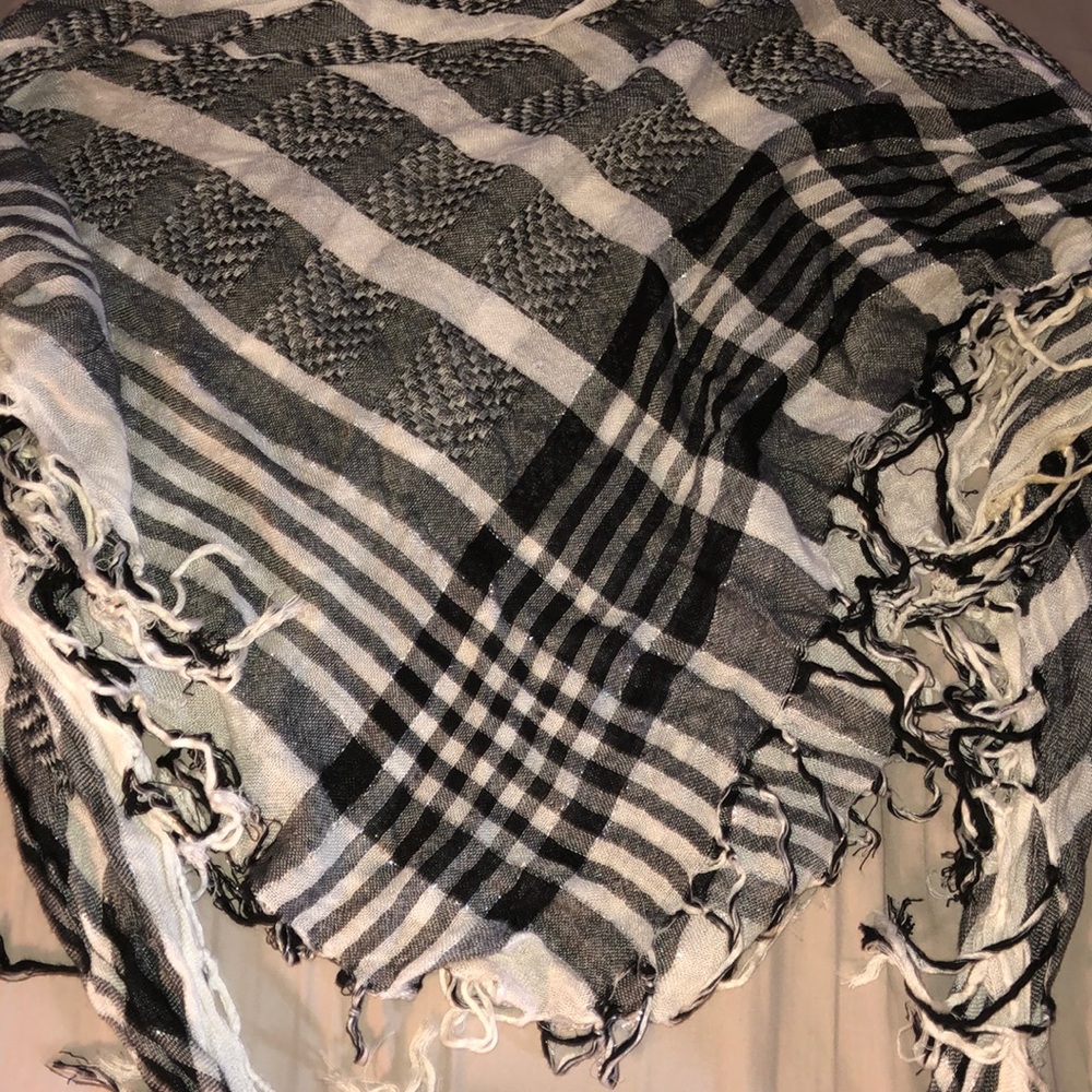 Black and white fashion scarf